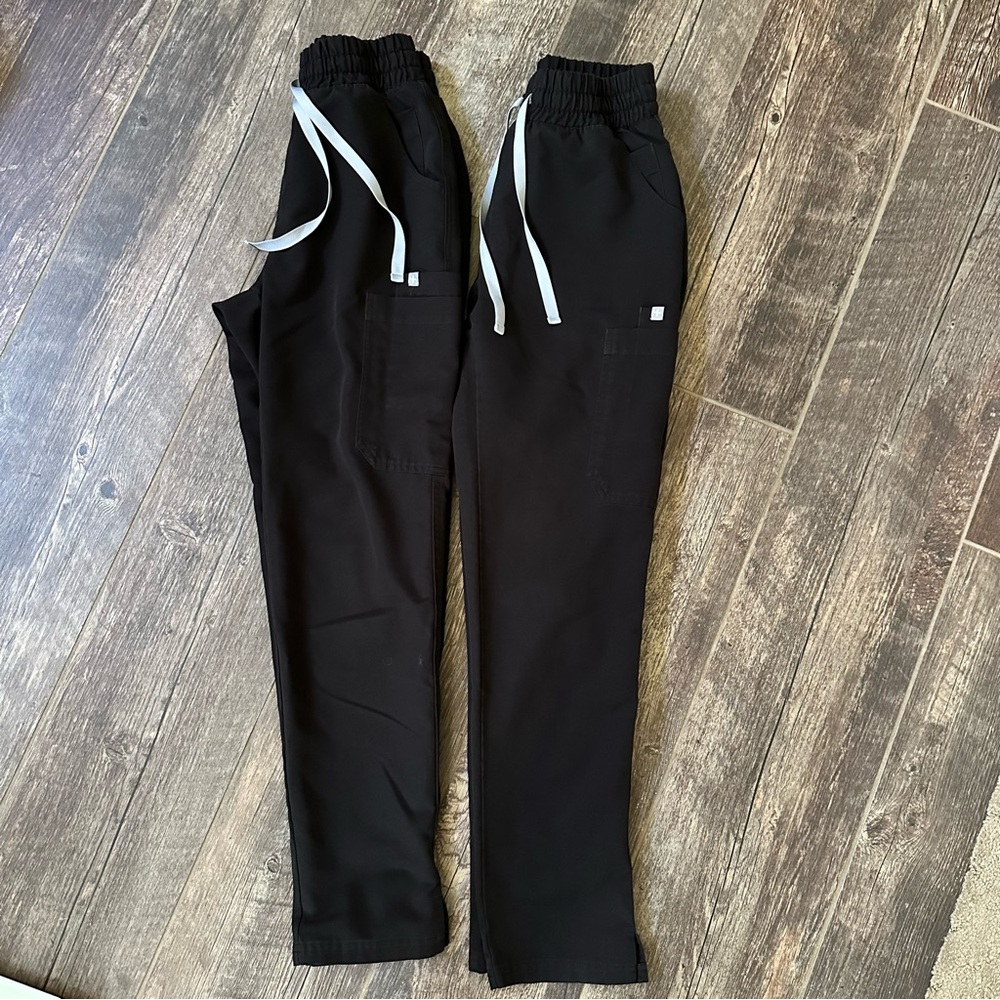 Figs High-waist scrub pants (2 pairs)